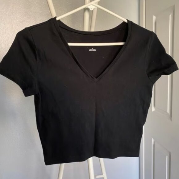 Wild Fable Women’s Short Sleeve V-Neck Cropped T-Shirt – Size Small - Picture 1 of 7